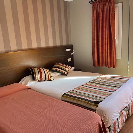 Hostal Los Coronales Madrid Ngoại thất bức ảnh